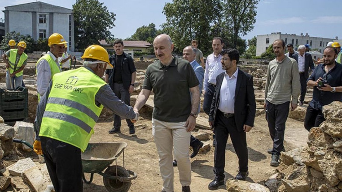 Bakan Karaismailoğlu, 'Haydarpaşa Garı Arkeolojik ve Endüstriyel Miras Parkı'nda incelemelerde bulundu