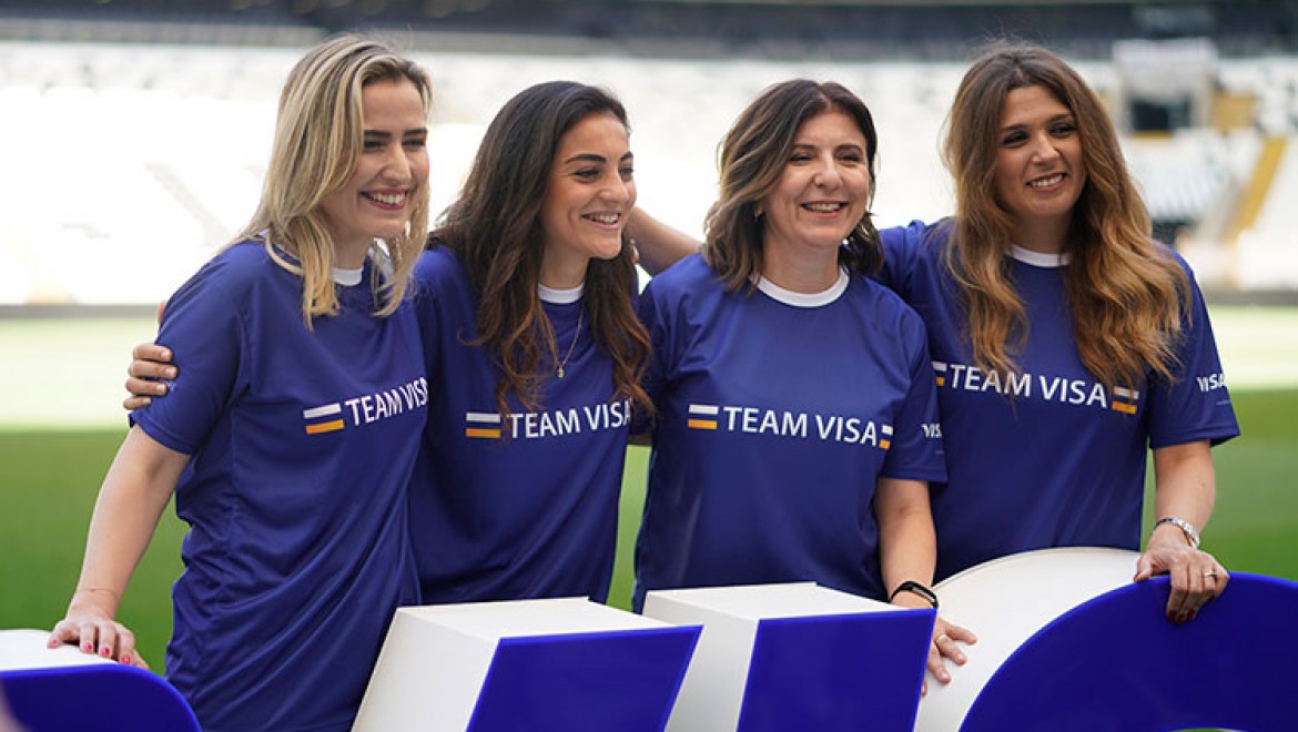 Team Visa'ya Katılan İlk Türk Kadın Futbolcu Oldu