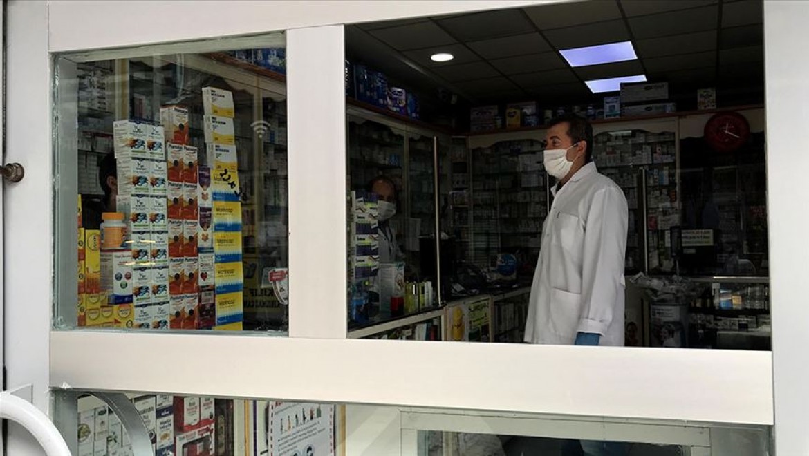 İstanbul'da eczanelerin çalışma saatlerine koronavirüs düzenlemesi