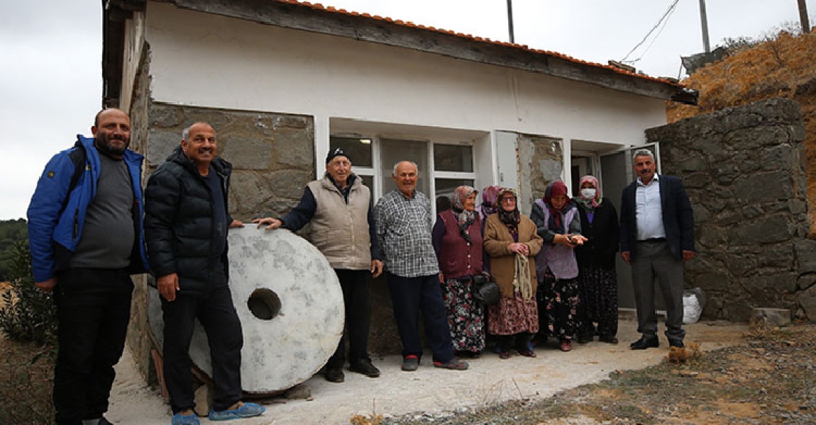 Karadeniz'i Ege'ye taşıyan köyün sakinleri "imece" geleneğini yaşatıyor