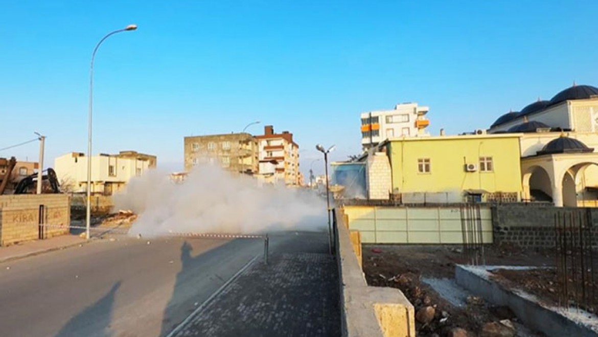 Şanlıurfa'da depremde hasar gören minarelerin yıkımı sürüyor