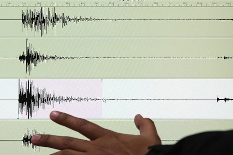 İran'da 6,1 ve 6,3 büyüklüğünde iki deprem