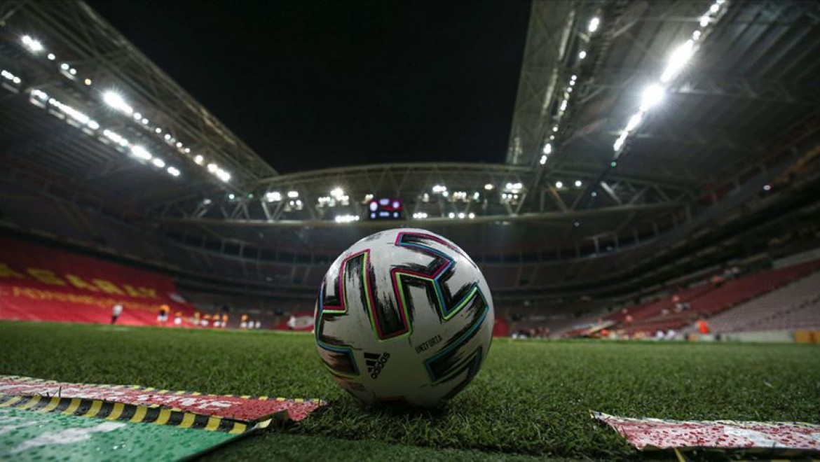 UEFA organizasyonlarında stat kapasitesinin yüzde 30'una kadar seyirci alınacak