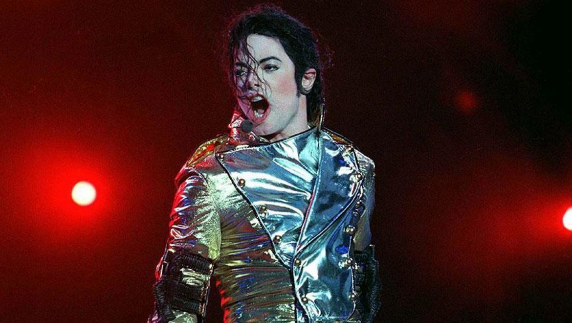 Michael Jackson'ın  45 Derece Öne Eğilmesinin Sırrı Çözüldü