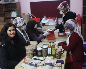 Köylü kadınlar kendi markalarıyla ürünlerini pazarlıyor