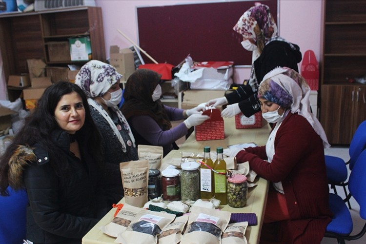 Köylü kadınlar kendi markalarıyla ürünlerini pazarlıyor