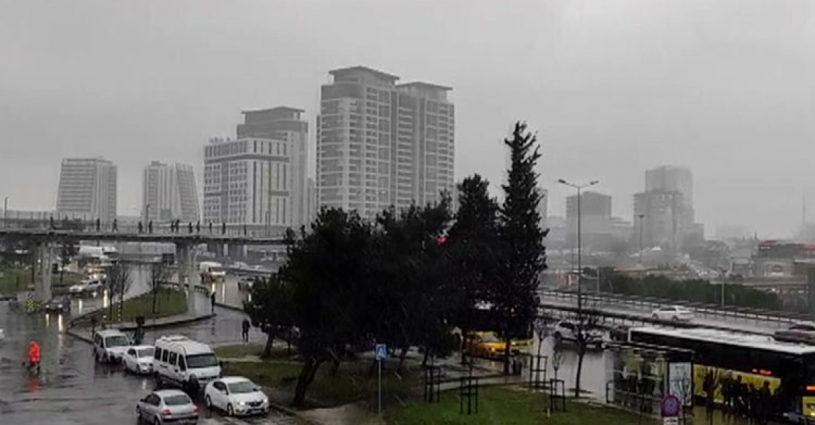 İstanbul'un bazı bölgelerinde yağış etkili oluyor