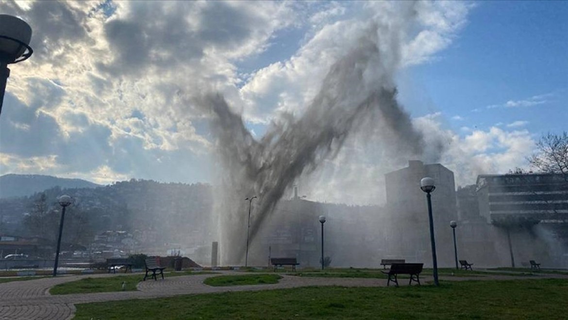 Zonguldak'ta içme suyu iletim hattına verilen zarar nedeniyle iş yerlerini su bastı