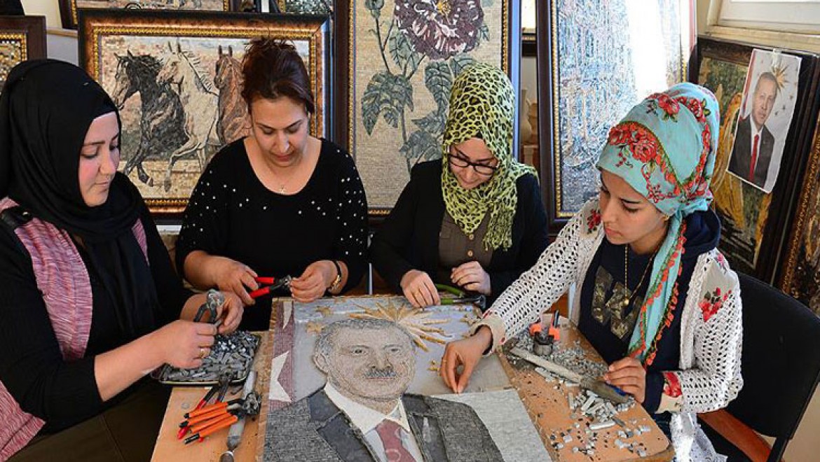 Erdoğan'ın 5 bin parçalı mozaik portresini yaptılar