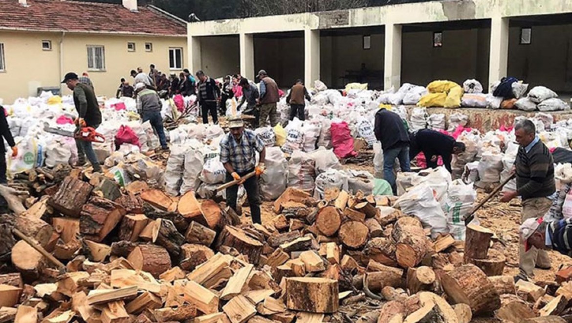 Bilecik'in en küçük ilçesi İnhisar'dan, afetzedelere 100 ton odun desteği