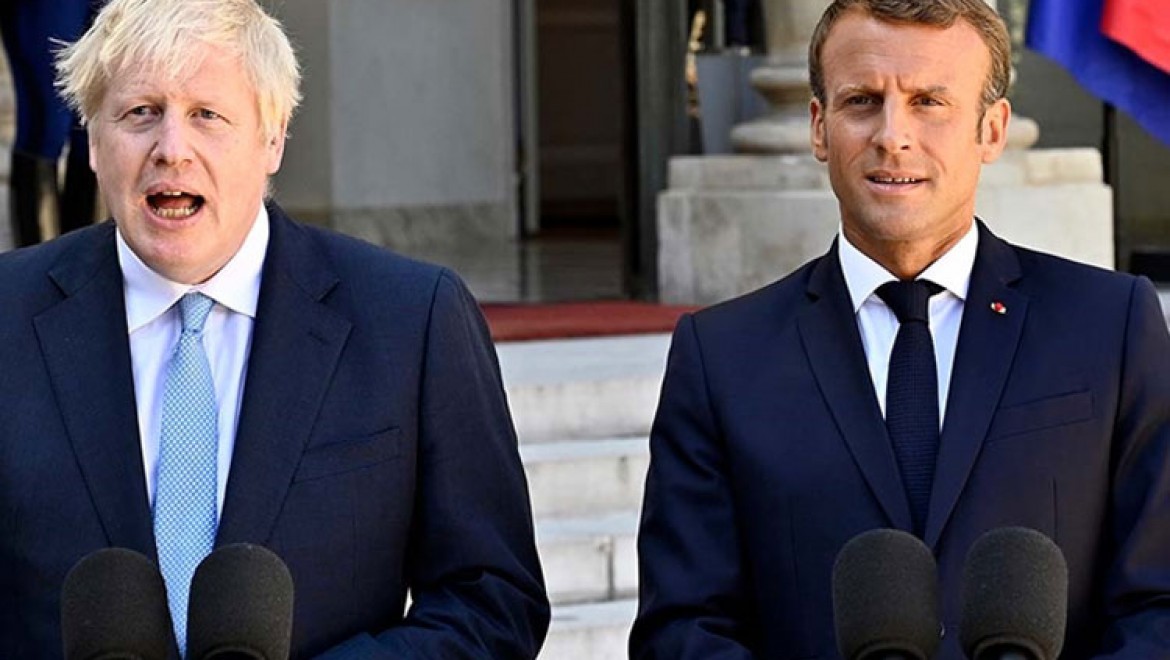 Johnson ve Macron, 31 kişinin öldüğü kaza sonrası düzensiz göçü görüştü