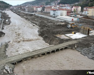 Bozkurt'ta su seviyesinin yükselmesiyle hasar gören geçici köprü onarıldı
