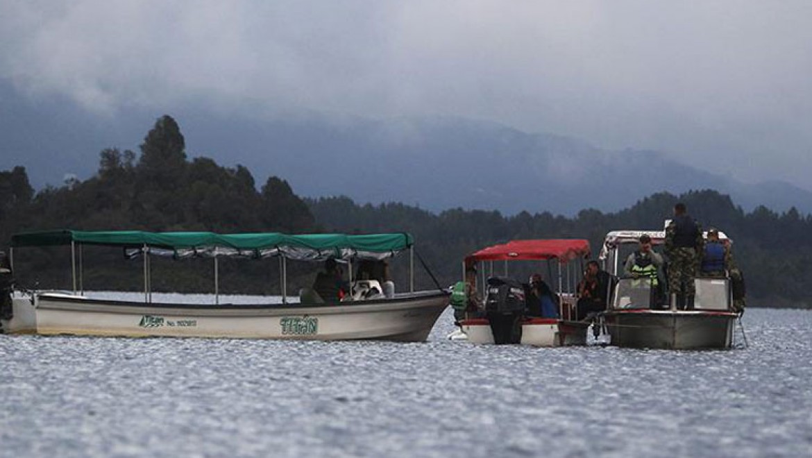 Kolombiya'da turistleri taşıyan tekne battı