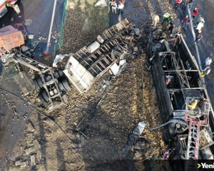 Ağrı'da kamyonla çarpışan otobüsün alev aldığı kazada 7 kişi hayatını kaybetti