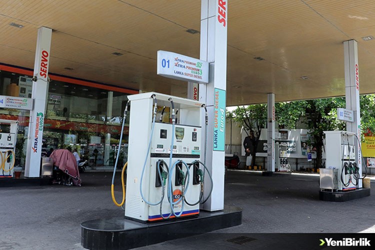 Sri Lanka'da yakıt satışına kısıtlama getirildi