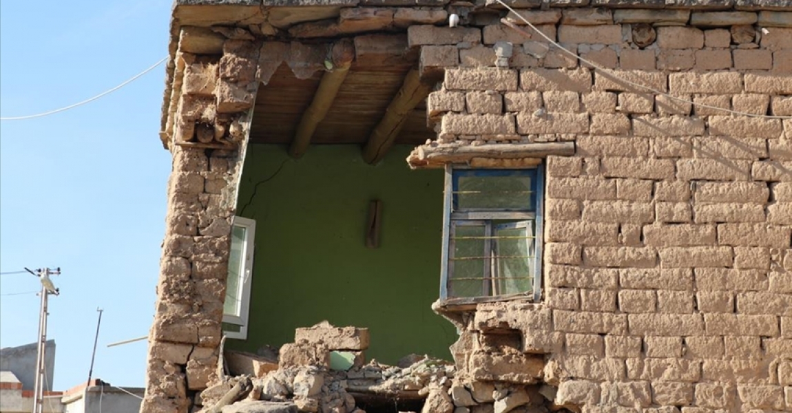 Siirt depreminde yıkılan 35 yıllık ev 2 ay önce boşaltılmış