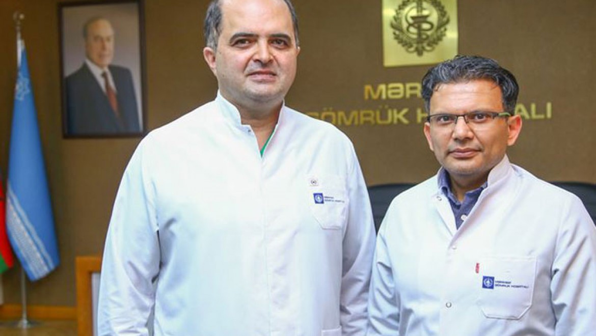 Azerbaycanlı iki cerrah aynı seansta iki operasyonla ilke imza attı