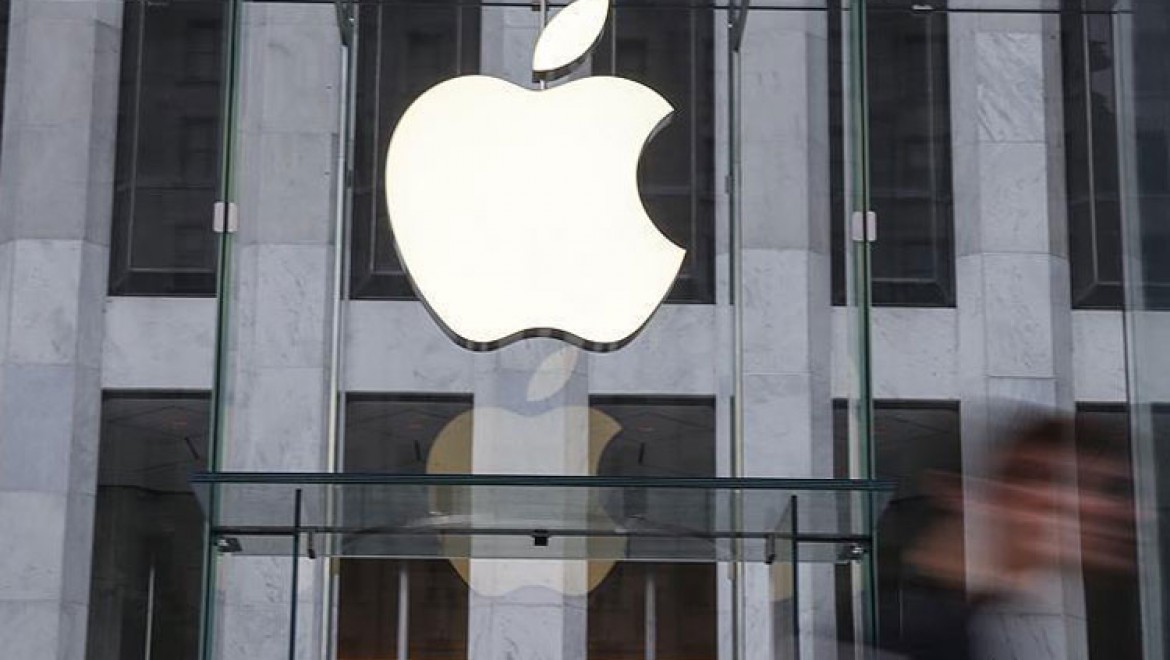 Paris'teki Apple mağazasına 'vergini öde' baskını