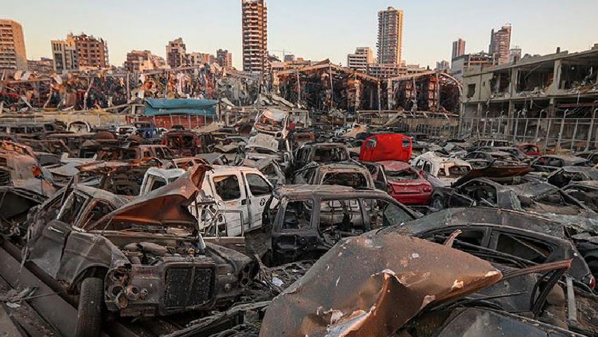 Lübnan'ın can damarı Beyrut Limanı enkaz altında