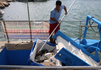 Hatay sahillerini temiz tutmak için 8 ayda 692 ton atık topladılar