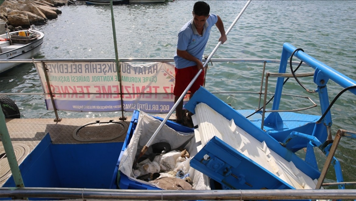 Hatay sahillerini temiz tutmak için 8 ayda 692 ton atık topladılar