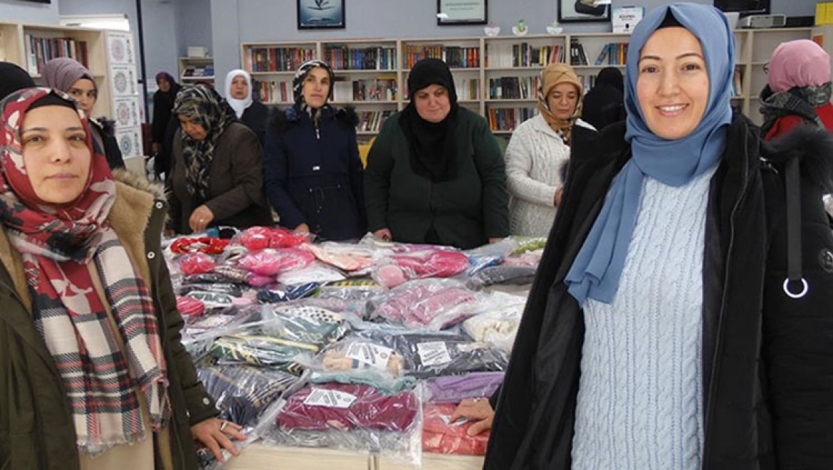 Çankırılı kadınlar yaptıkları el işi giysi ve oyuncakları deprem bölgesine gönderdi