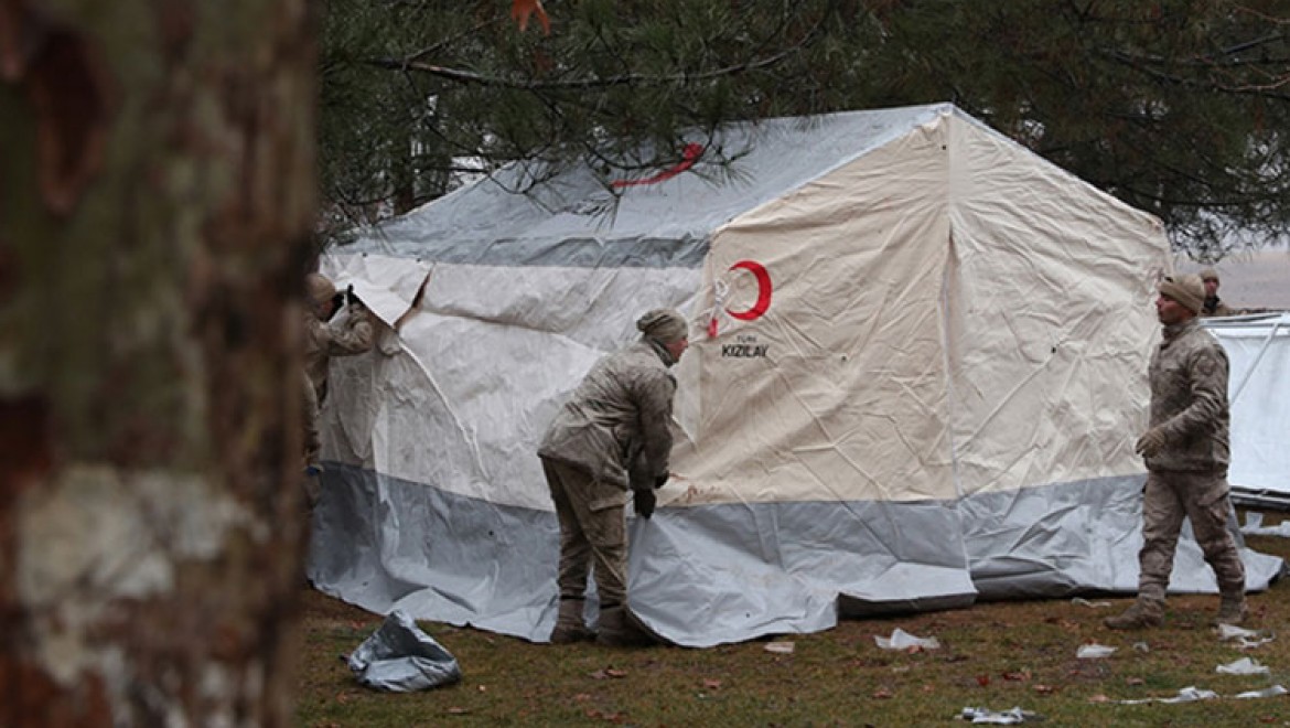 Türk Kızılayın sevk ettiği 10 bin kişilik çadırlar kurulmaya başlandı