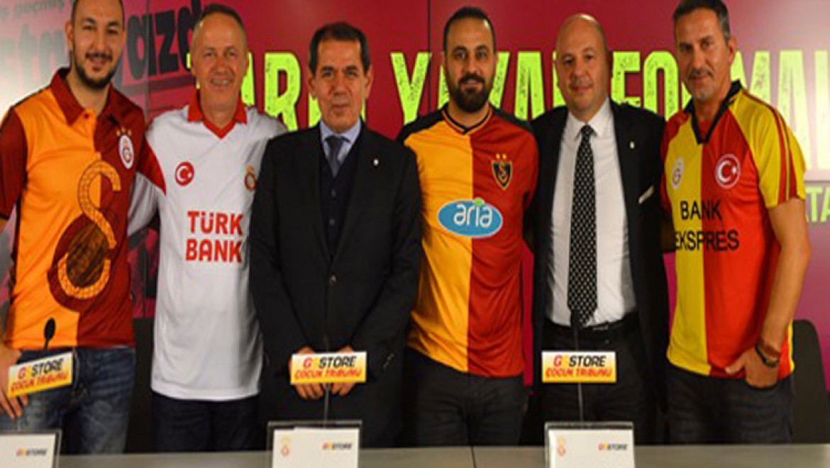 Galatasaray'da Retro formaların tanıtımı yapıldı