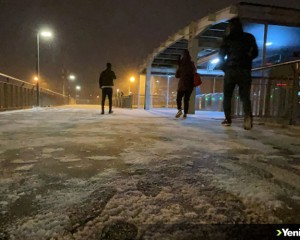 İstanbul'un bazı ilçelerinde kar yağışı aralıklarla devam ediyor