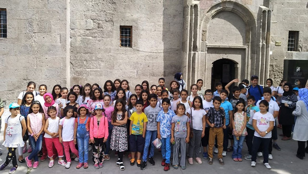Melikgazi Belediyesi Çocuk Meclisi Yaz Kursu Öğrencileri Selçuklu Müzesini Gezdi