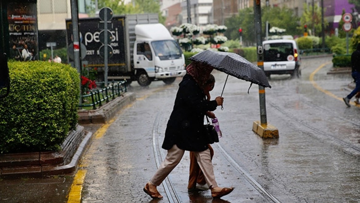 Meteorolojiden Batı Karadeniz ve İç Anadolu Bölgesi'ndeki bazı iller için yağış uyarısı