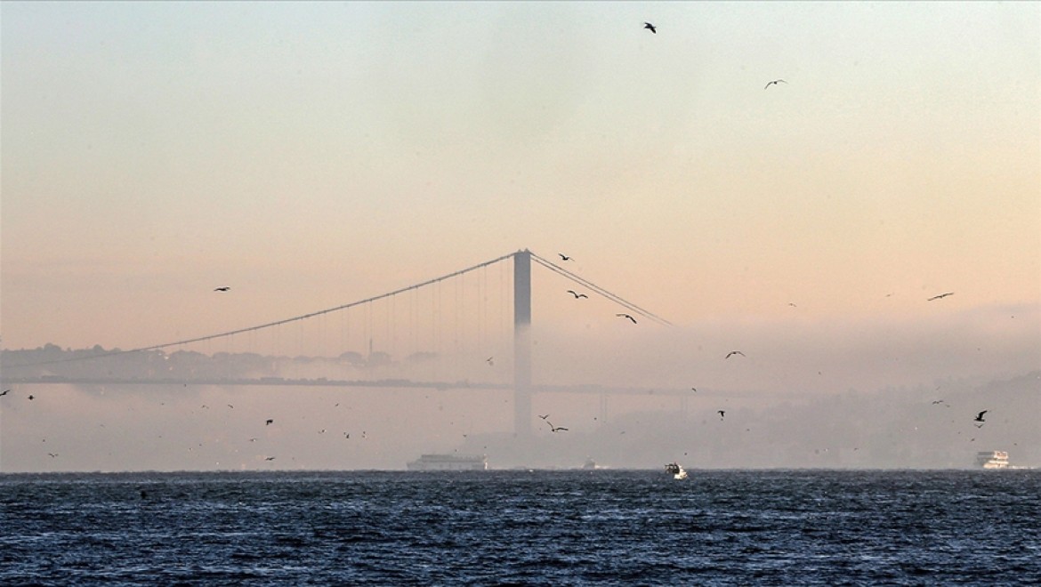 İstanbul Boğazı'nda gemi geçişleri çift yönlü askıya alındı