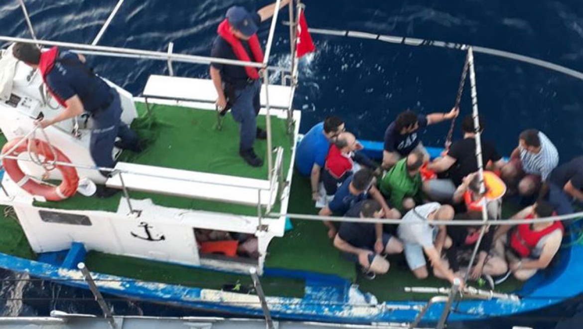 FETÖ şüphelileri tekneyle Yunanistan'a kaçarken yakalandı
