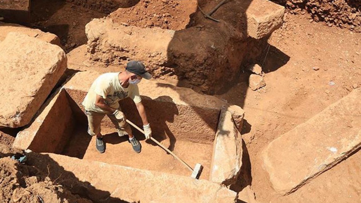 Muğla' da inşaat kazısında 2 bin 400 yıllık mezar kalıntıları bulundu