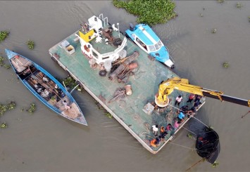Bangladeş'te batan teknede 51 kişi öldü