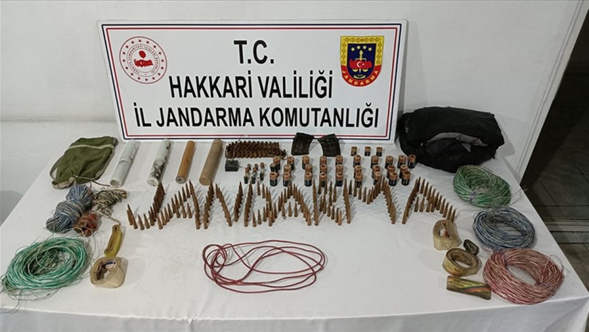 Hakkari'de terör örgütü PKK'ya yönelik operasyonlarda mühimmat ele geçirildi