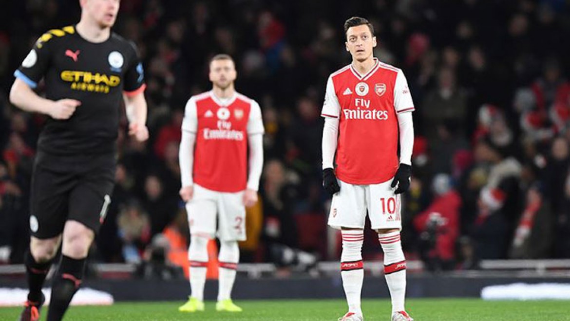 Çin televizyonu Mesut Özil'in Uygur tepkisi sonrası Arsenal'in maçını yayından kaldırdı