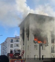Kars'ta bir binada patlama sonrası yangın çıktı