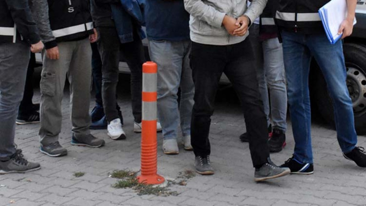 İzmir Merkezli FETÖ operasyonu: 65 gözaltı