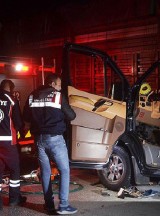 Amasya'da tiyatrocuları taşıyan minibüsle kamyonun çarpıştığı kazada 3 kişi öldü, 8 kişi yaralandı