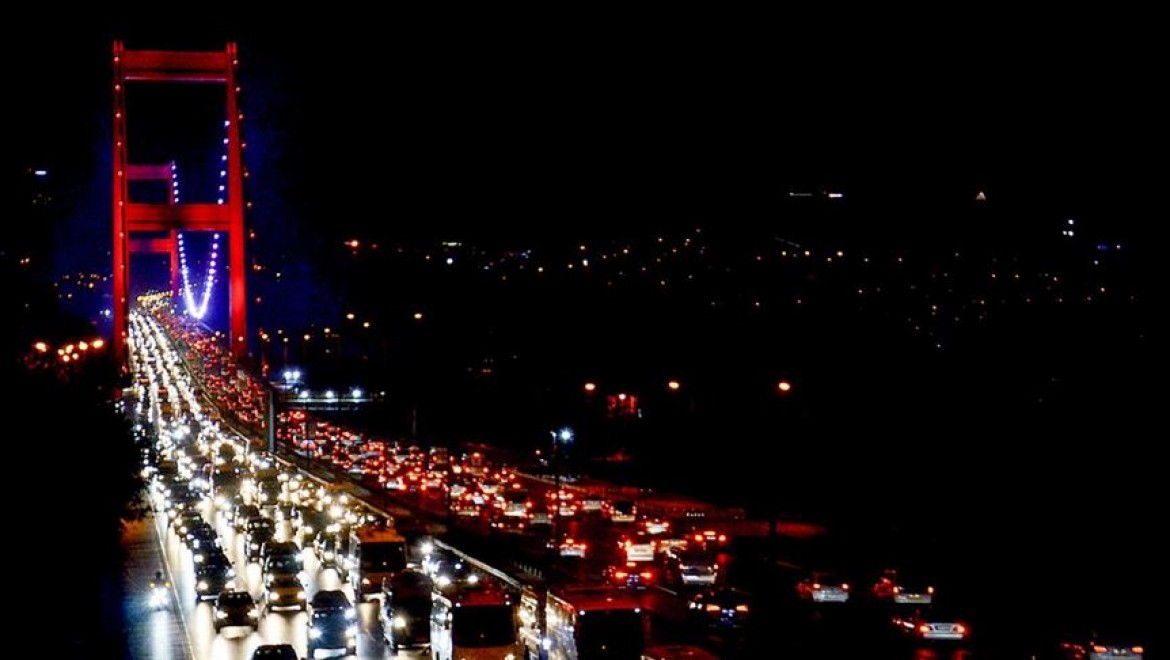 İstanbul'da yağışlı hava trafik yoğunluğu oluşturdu