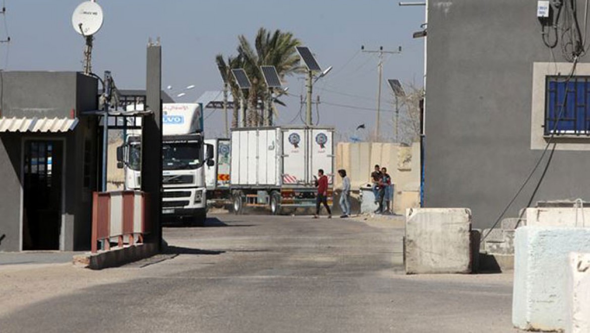 İsrail, Kerm Ebu Salim Sınır Kapısı'nı ticari geçişlere kapatma kararı aldı
