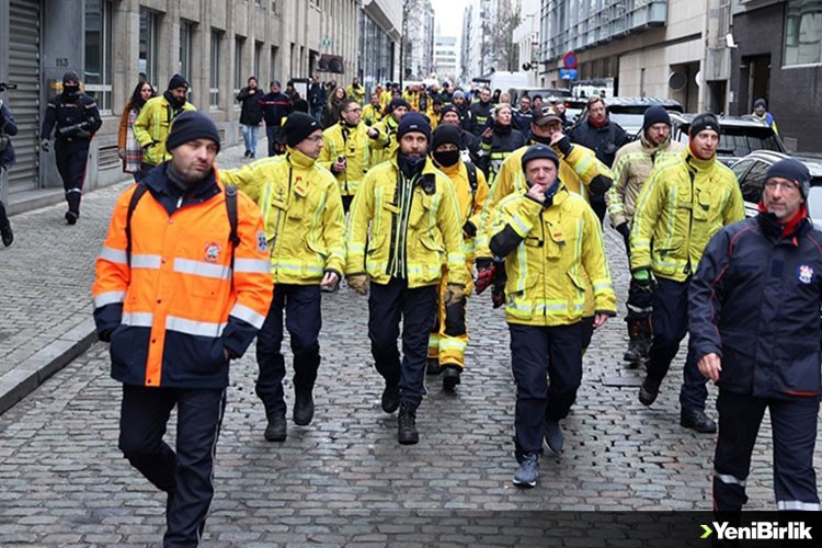 Belçika'da itfaiyeciler çalışma koşullarının iyileştirilmesi için eylem yaptı