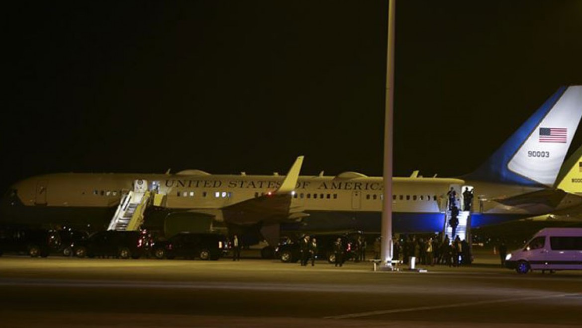 Pence'in uçağı kuş sürüsüne çarpınca New Hampshire'deki havalimanına zorunlu dönüş yaptı