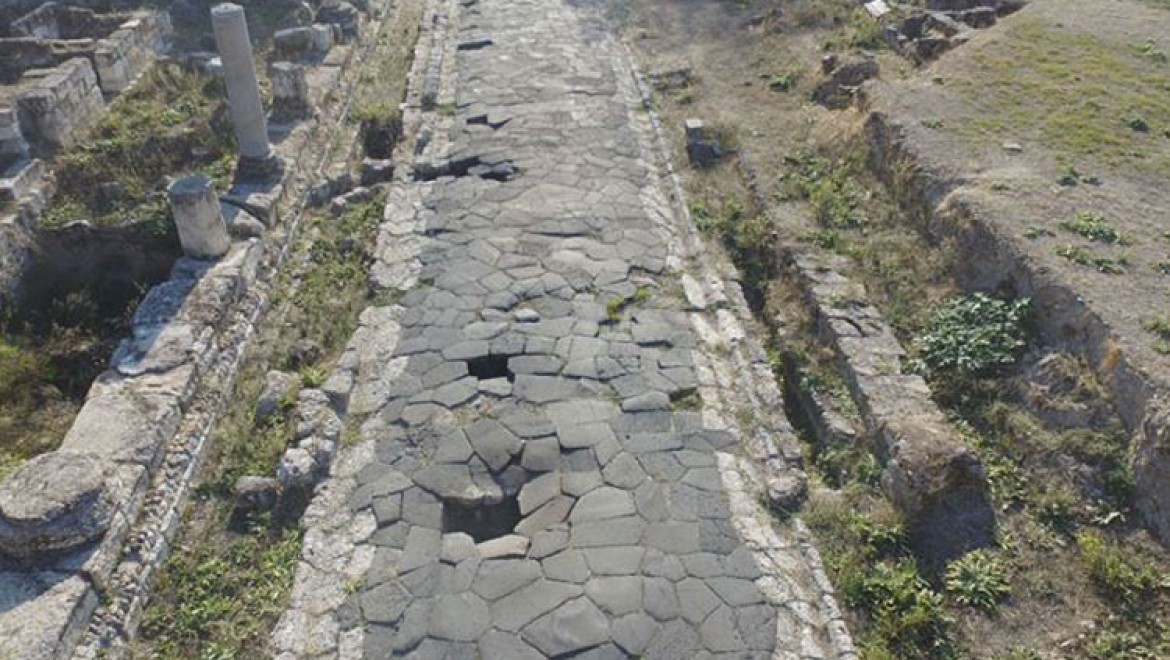 Mersin'de temel kazısı sırasında bulunan Antik Roma Yolu turizme kazandırılıyor