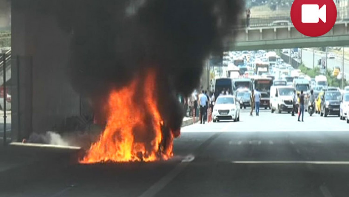 Kadıköy'de Araç Yangını