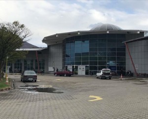 Zonguldak'ta fırtınanın etkisiyle otobüs terminalinin asma tavanı çöktü
