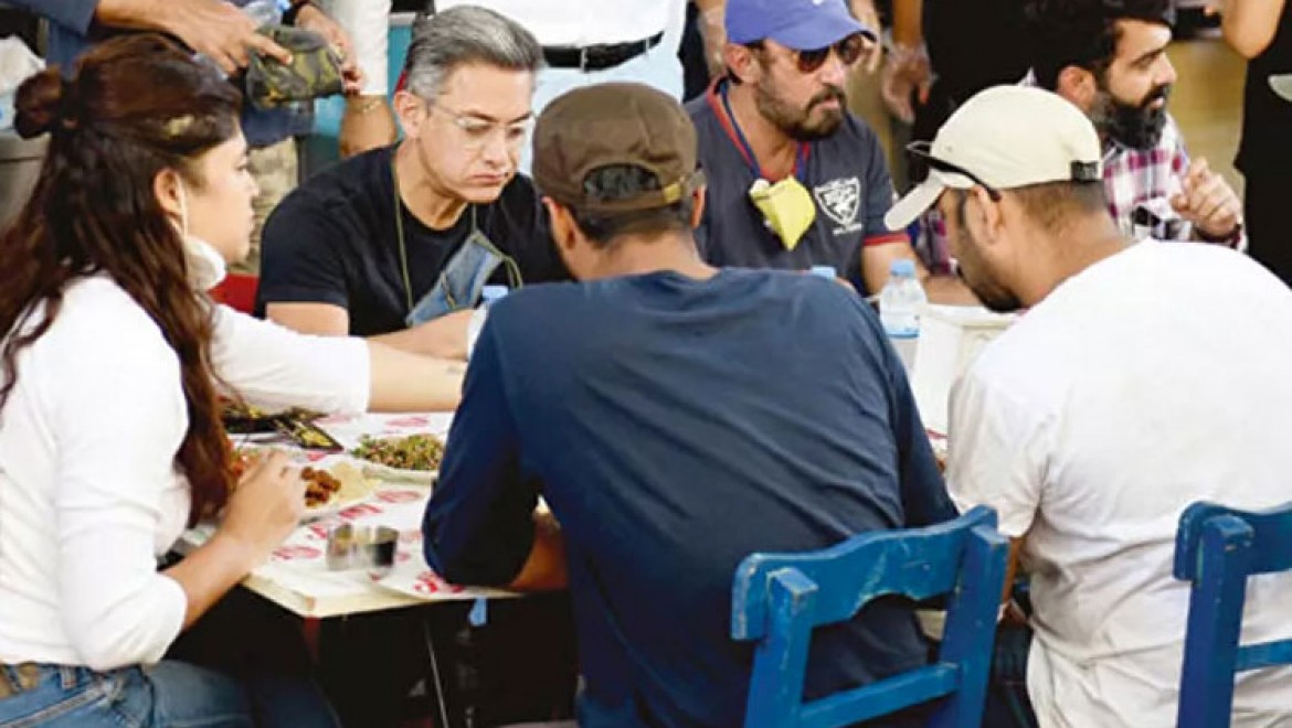 Aamir Khan Adana kebabı keyfi
