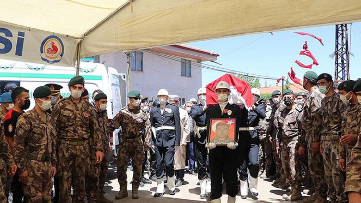 Şehit özel harekat polisi Veli Kabalay'ın naaşı Denizli'de toprağa verildi