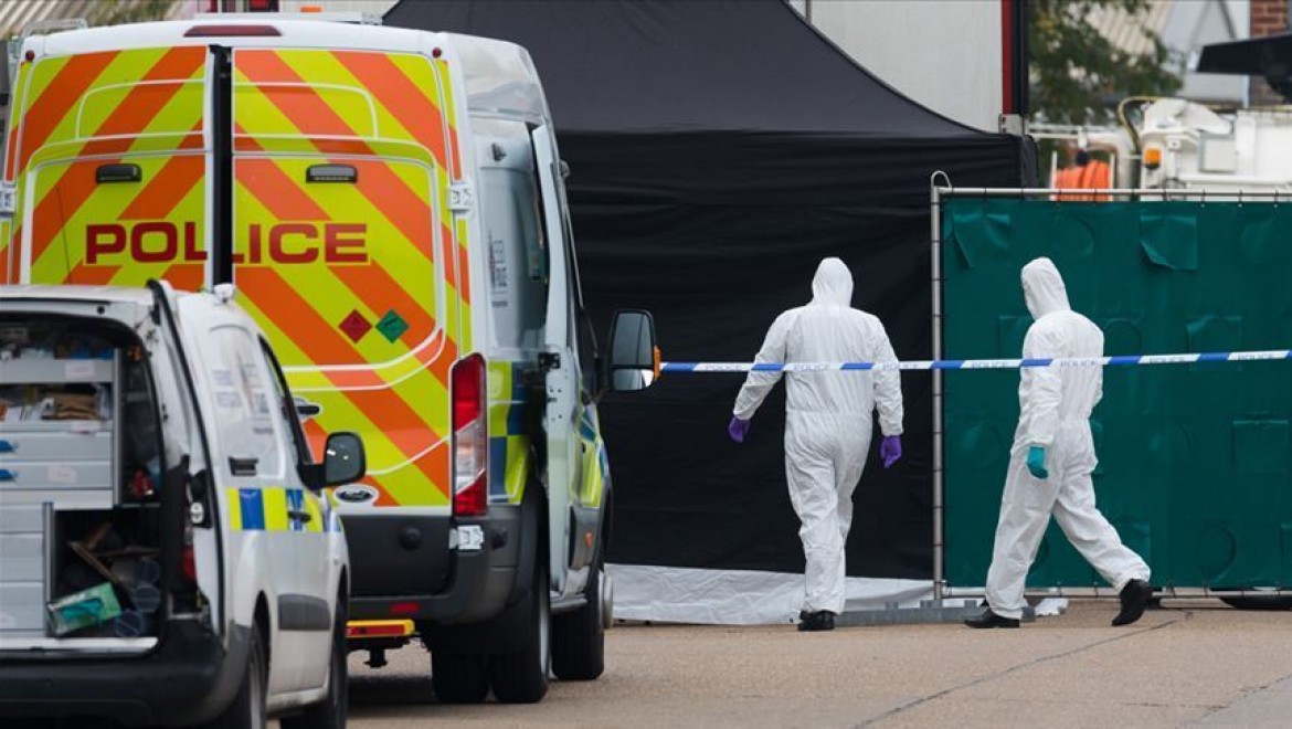 İngiltere'de tırın arkasında ölü bulunan 39 kişiden ikisi 15 yaşında